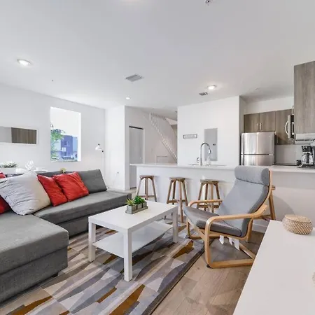 Amazing Town House 15 Min From The Beach Wfree Parking Villa